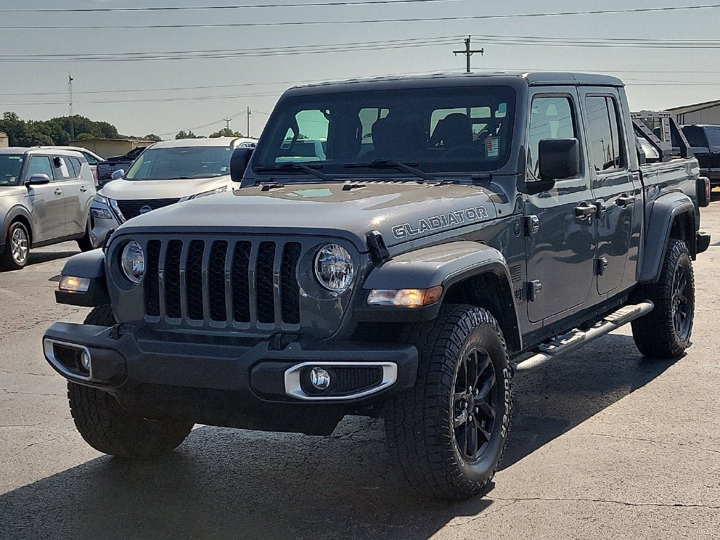 Used 2023 Jeep Gladiator Sport AWD/4WD image 2