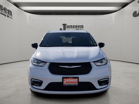 New 2026 Chrysler Pacifica Select image 6