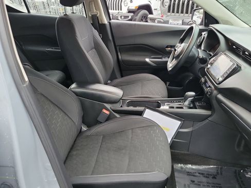 Used 2022 Nissan Kicks SV image 18