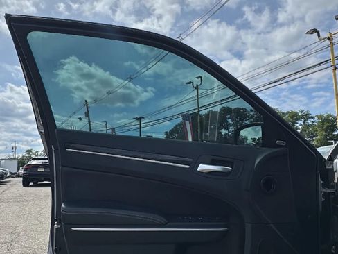 Used 2018 Chrysler 300 S w/ 300S Premium Group RWD image 9