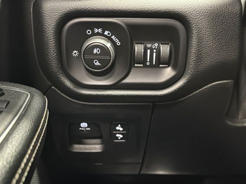 Used 2021 RAM 1500 Laramie AWD/4WD image 28