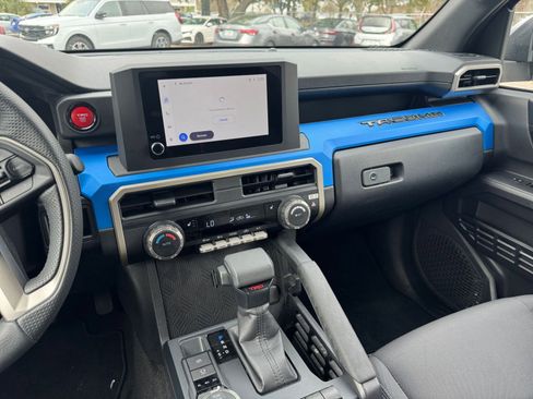 Used 2025 Toyota Tacoma TRD Off-Road image 8
