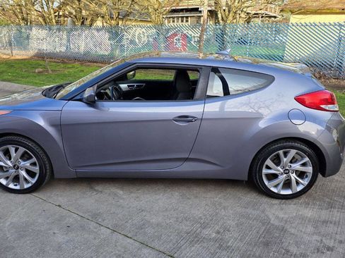 Used 2017 Hyundai Veloster image 10