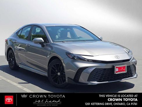 Certified 2025 Toyota Camry SE FWD image 1