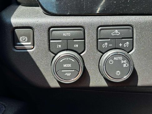 Used 2023 Chevrolet Silverado 1500 LT AWD/4WD image 9