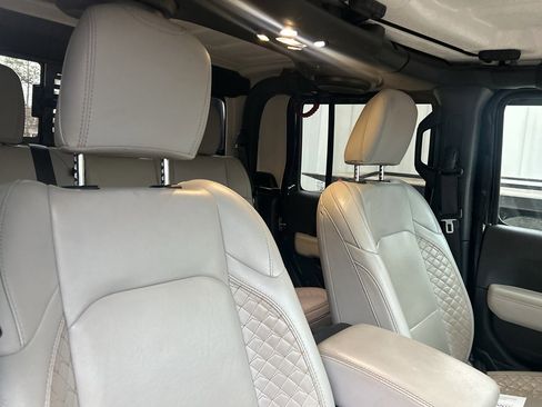 Used 2021 Jeep Gladiator Overland image 15