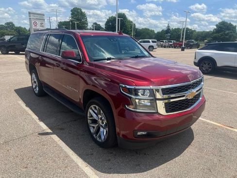 Used 2020 Chevrolet Suburban LT w/ Luxury Package AWD/4WD image 2