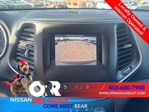 Used 2021 Jeep Cherokee Latitude Plus FWD image 24