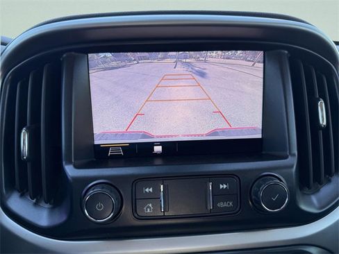 Used 2020 Chevrolet Colorado LT w/ Colorado RST Special Edition image 18