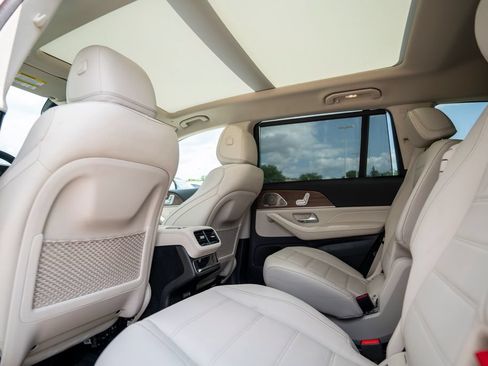 Used 2024 Mercedes-Benz GLS 450 4MATIC image 35