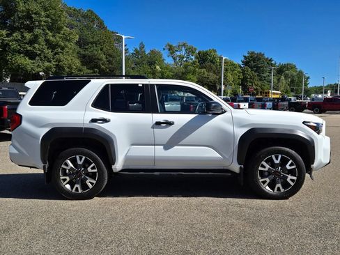 Used 2025 Toyota 4Runner SR5 AWD/4WD image 7