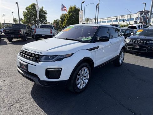 Used 2019 Land Rover Range Rover Evoque SE image 3