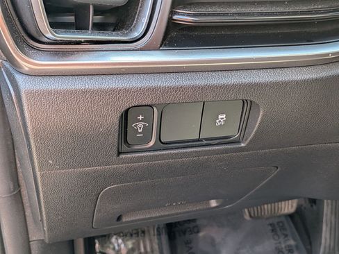 Used 2025 Kia Sorento S FWD image 14