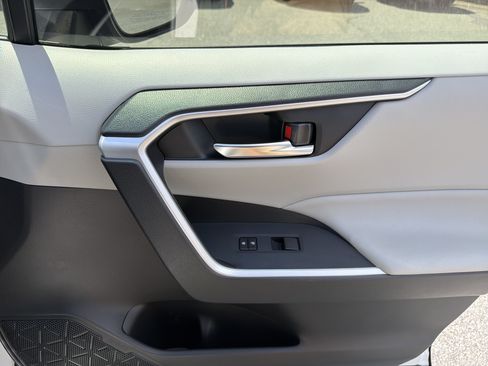 Used 2019 Toyota RAV4 XLE w/ Convenience Package FWD image 24