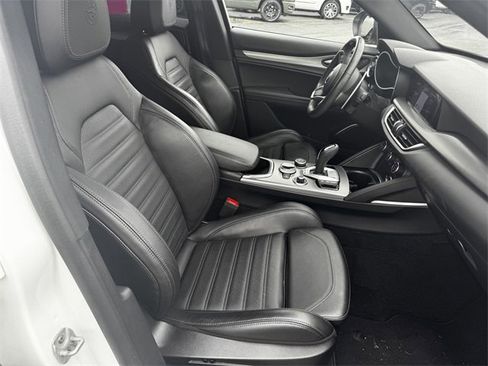 Used 2022 Alfa Romeo Stelvio Veloce image 14