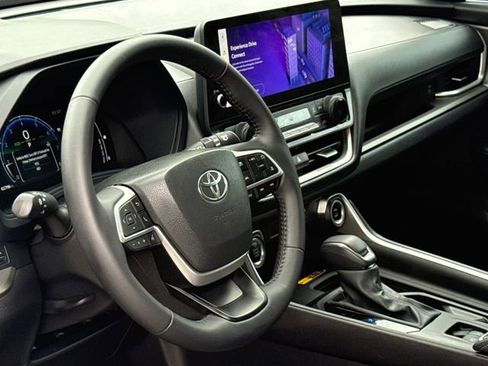 Used 2025 Toyota Grand Highlander AWD image 20