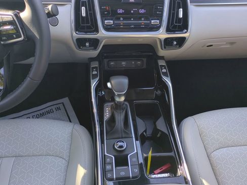 Used 2023 Kia Sorento SX image 19