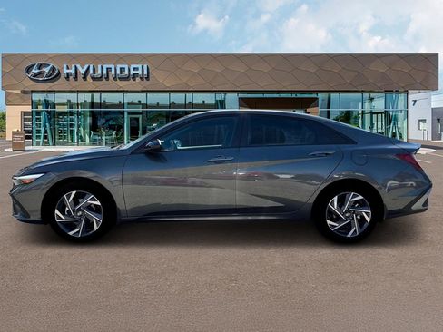 New 2025 Hyundai Elantra SEL image 3