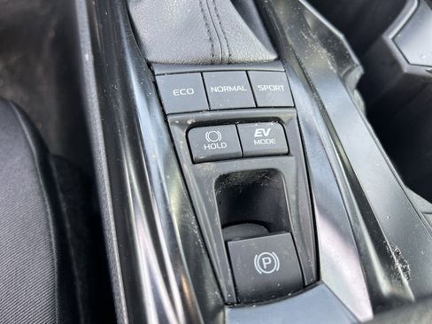 Used 2025 Toyota Camry LE image 28