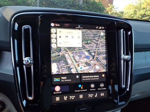 New 2026 Volvo XC40 B4 Plus w/ Climate Package image 16