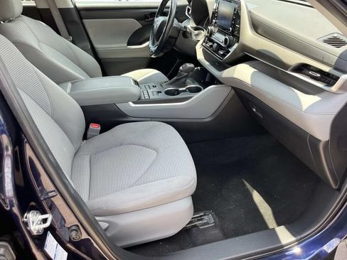 Used 2022 Toyota Highlander LE AWD/4WD image 27