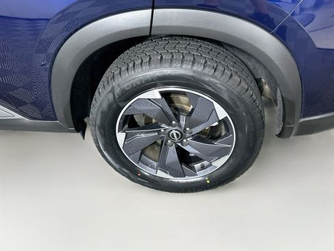 Used 2025 Nissan Rogue SV AWD/4WD image 11