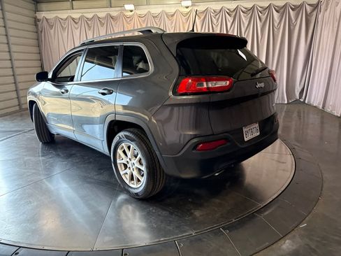 Used 2016 Jeep Cherokee Latitude FWD image 7