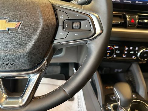 Used 2025 Chevrolet TrailBlazer LT w/ Convenience Package FWD image 12