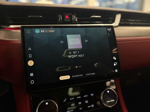 Used 2021 Jaguar F-PACE R-Dynamic S image 31