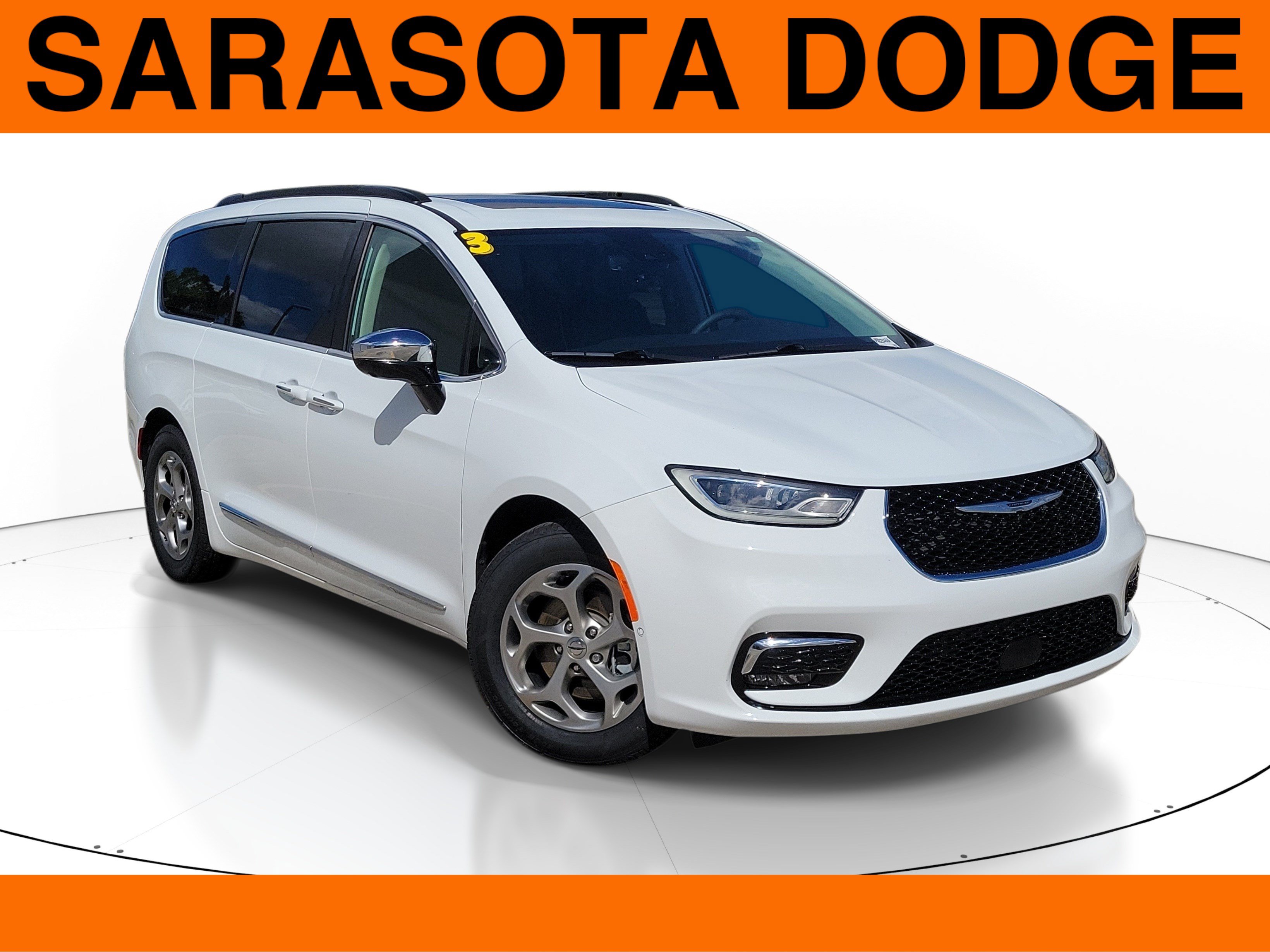 Used 2023 Chrysler Pacifica Limited FWD image 1