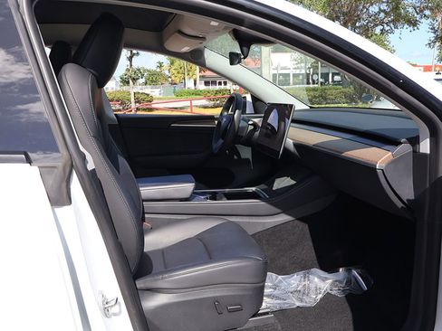 Used 2023 Tesla Model Y Long Range AWD/4WD image 30