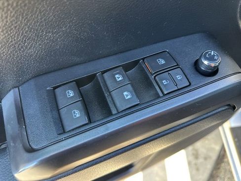 Used 2017 Toyota Tacoma TRD Off-Road w/ Tow Package (A/T) AWD/4WD image 19