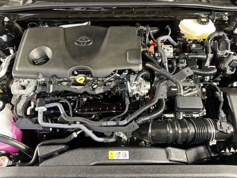Used 2025 Toyota Camry SE FWD image 11