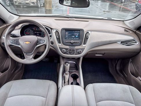 Used 2018 Chevrolet Malibu LT image 11