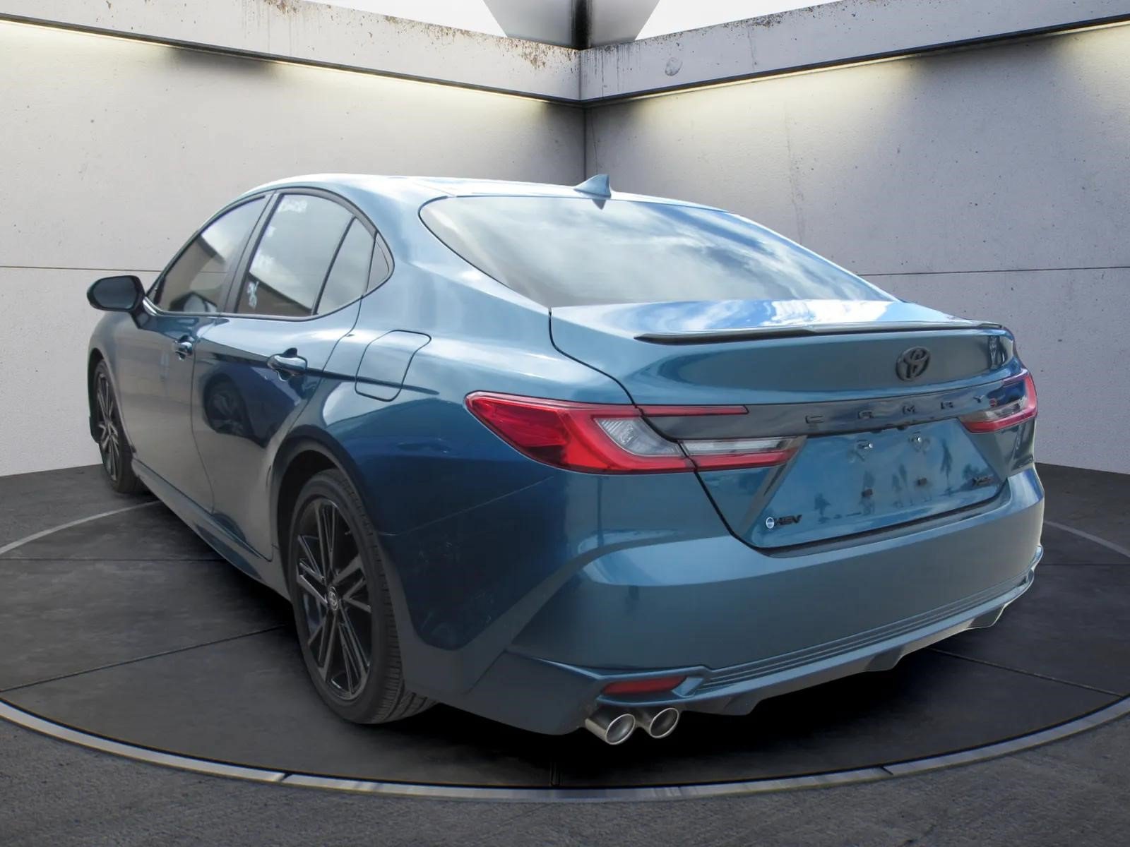 Used 2026 Toyota Camry Hybrid FWD image 4