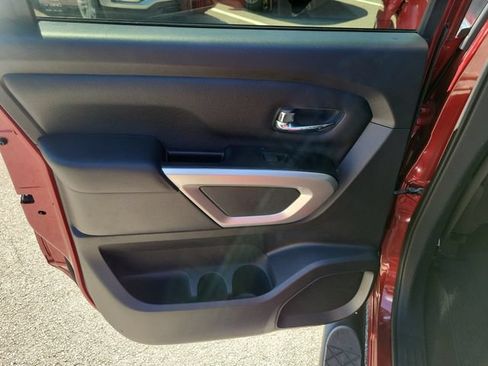 Used 2019 Nissan Titan SV w/ SV Convenience Package AWD/4WD image 10
