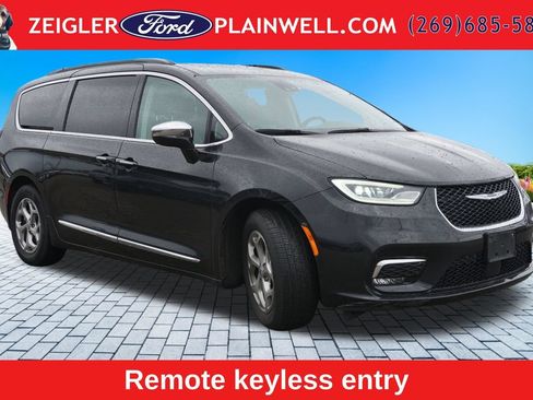 Used 2023 Chrysler Pacifica Limited FWD image 7