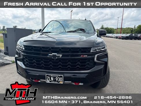 Used 2023 Chevrolet Suburban Z71 w/ Luxury Package AWD/4WD image 2