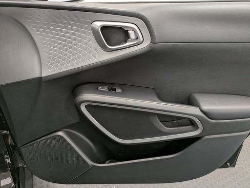 Used 2020 Kia Soul LX image 27