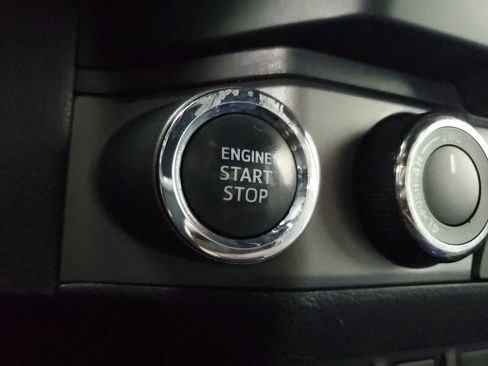 Used 2019 Toyota Tacoma TRD Off-Road w/ Technology Package AWD/4WD image 32