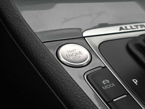 Used 2017 Volkswagen Golf Alltrack SEL image 36