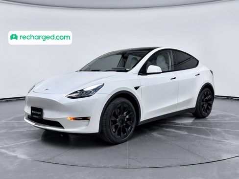 Used 2022 Tesla Model Y Long Range AWD/4WD image 1