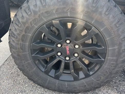 Used 2022 GMC Sierra 1500 AT4X image 11