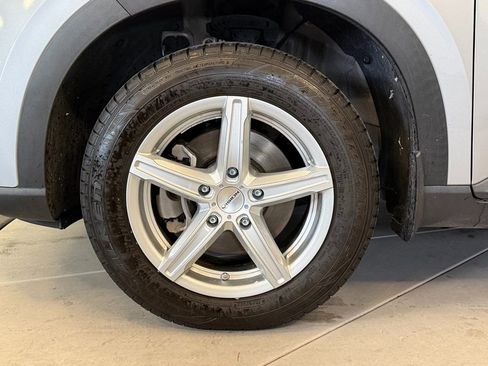 Used 2021 Hyundai Venue SE FWD image 26