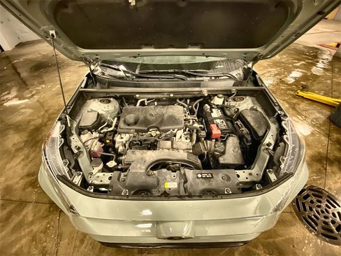 Used 2021 Toyota RAV4 XLE image 9