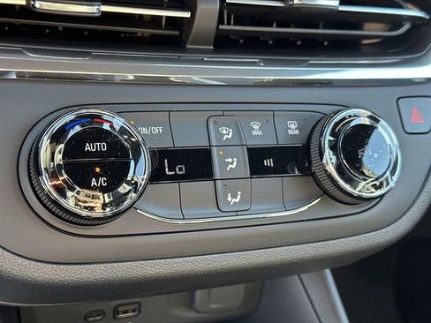 New 2025 Buick Envista Preferred image 11