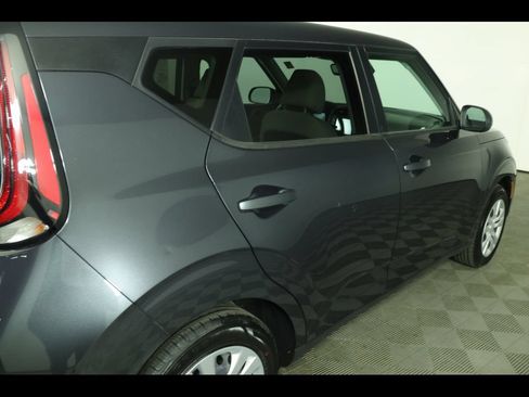 Used 2025 Kia Soul LX FWD image 17