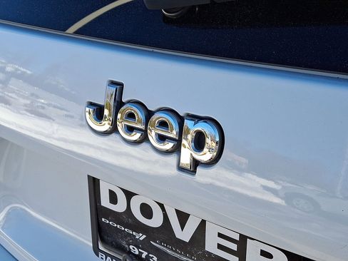 Certified 2019 Jeep Cherokee Overland w/ Technology Group image 24