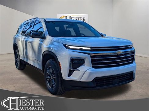 New 2026 Chevrolet Traverse LT image 1