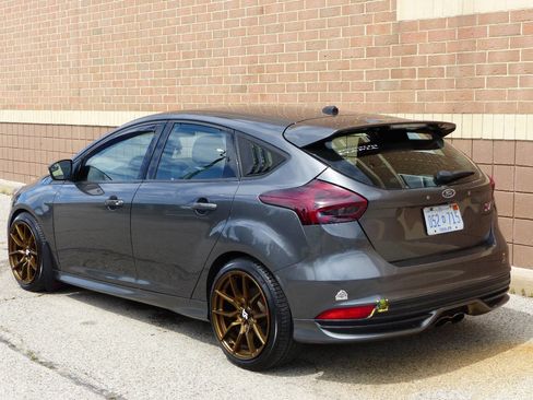 Used 2017 Ford Focus ST FWD image 7